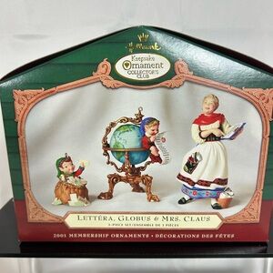 2001 Hallmark Keepsake Ornament Collector's Club "Lettéra, Globus & Mrs. Claus"